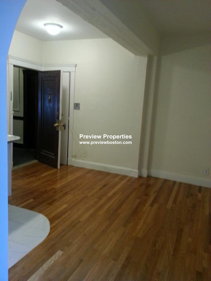 2001 Commonwealth Ave, Brighton