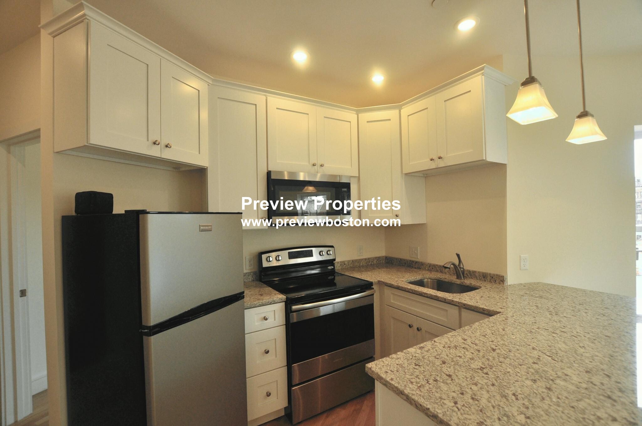 877 Beacon St, Fenway