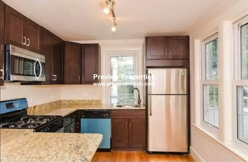 2 Braemore Rd, Brighton