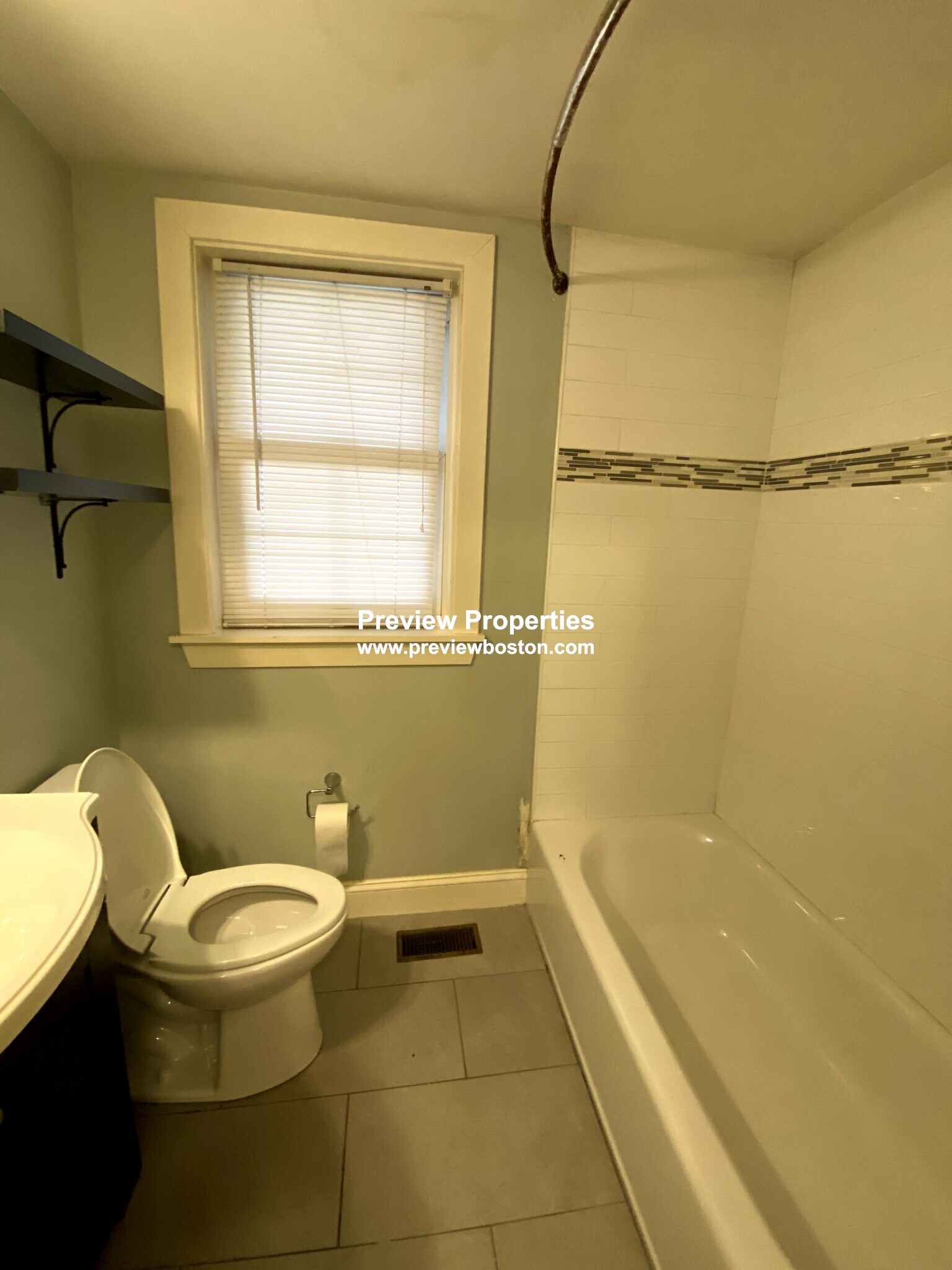 2 Braemore Rd, Brighton