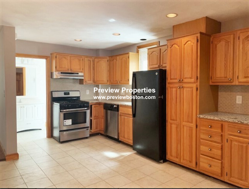 224 Chelsea St, East Boston