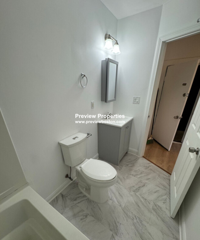 33 Chelsea St, East Boston