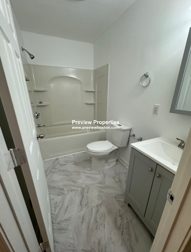 33 Chelsea St, East Boston