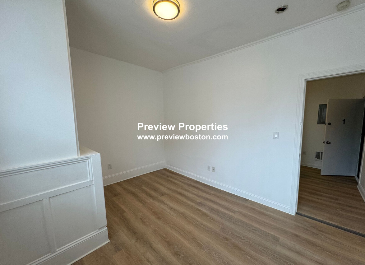 33 Chelsea St, East Boston