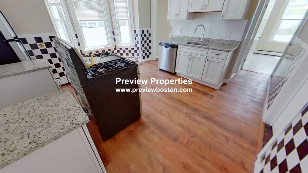 121 George St, Roxbury