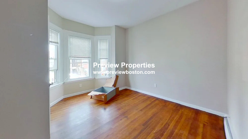 121 George St, Roxbury