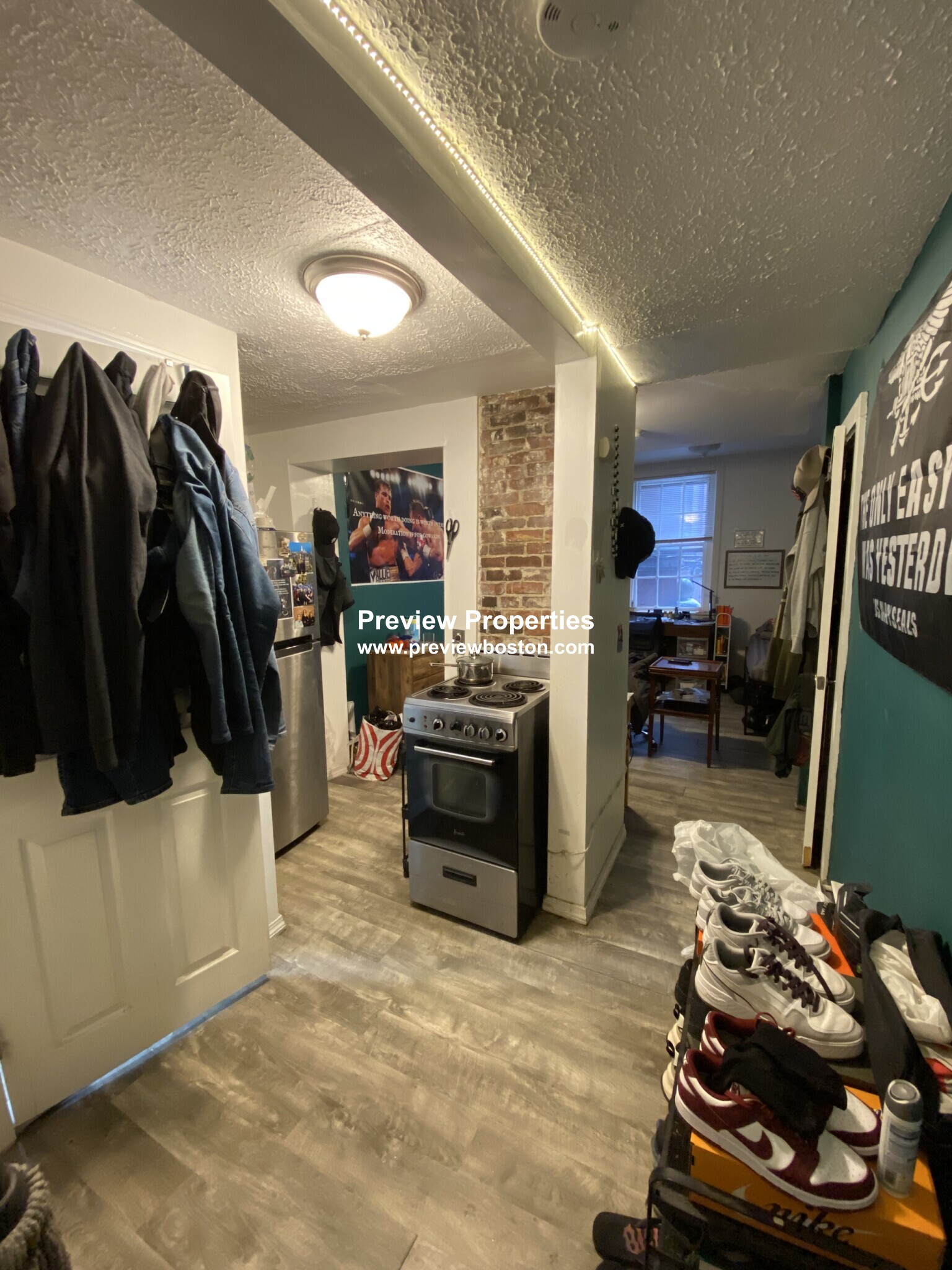 https://ygl-photos.s3.us-west-004.backblazeb2.com/386W67af7ecc159de.jpg