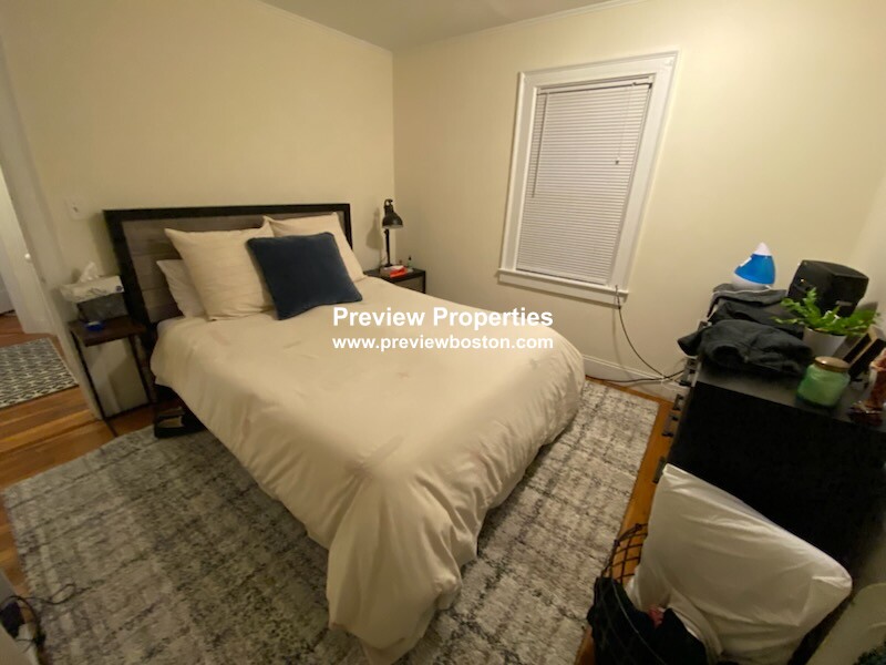 39 Brooksdale Rd, Brighton