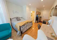 302 Newbury St, Back Bay