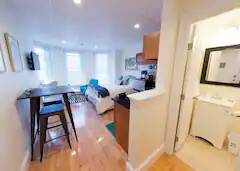 302 Newbury St, Back Bay