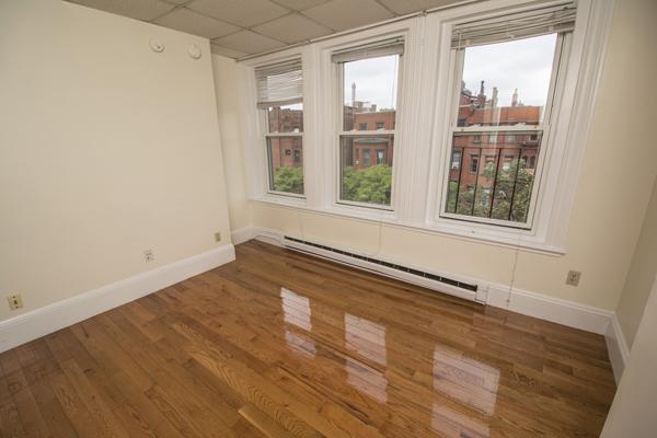 302 Newbury St, Back Bay