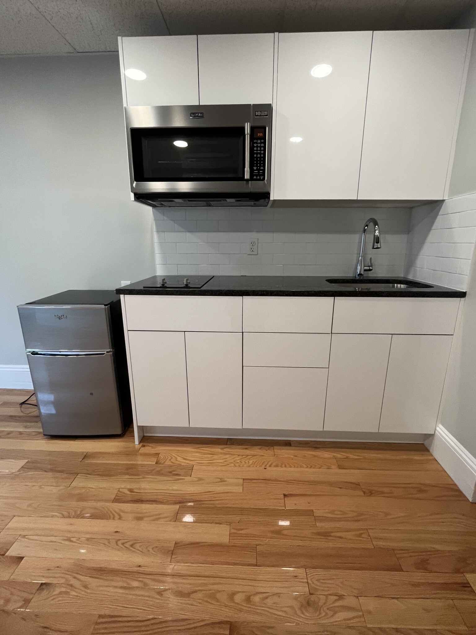 302 Newbury St, Back Bay