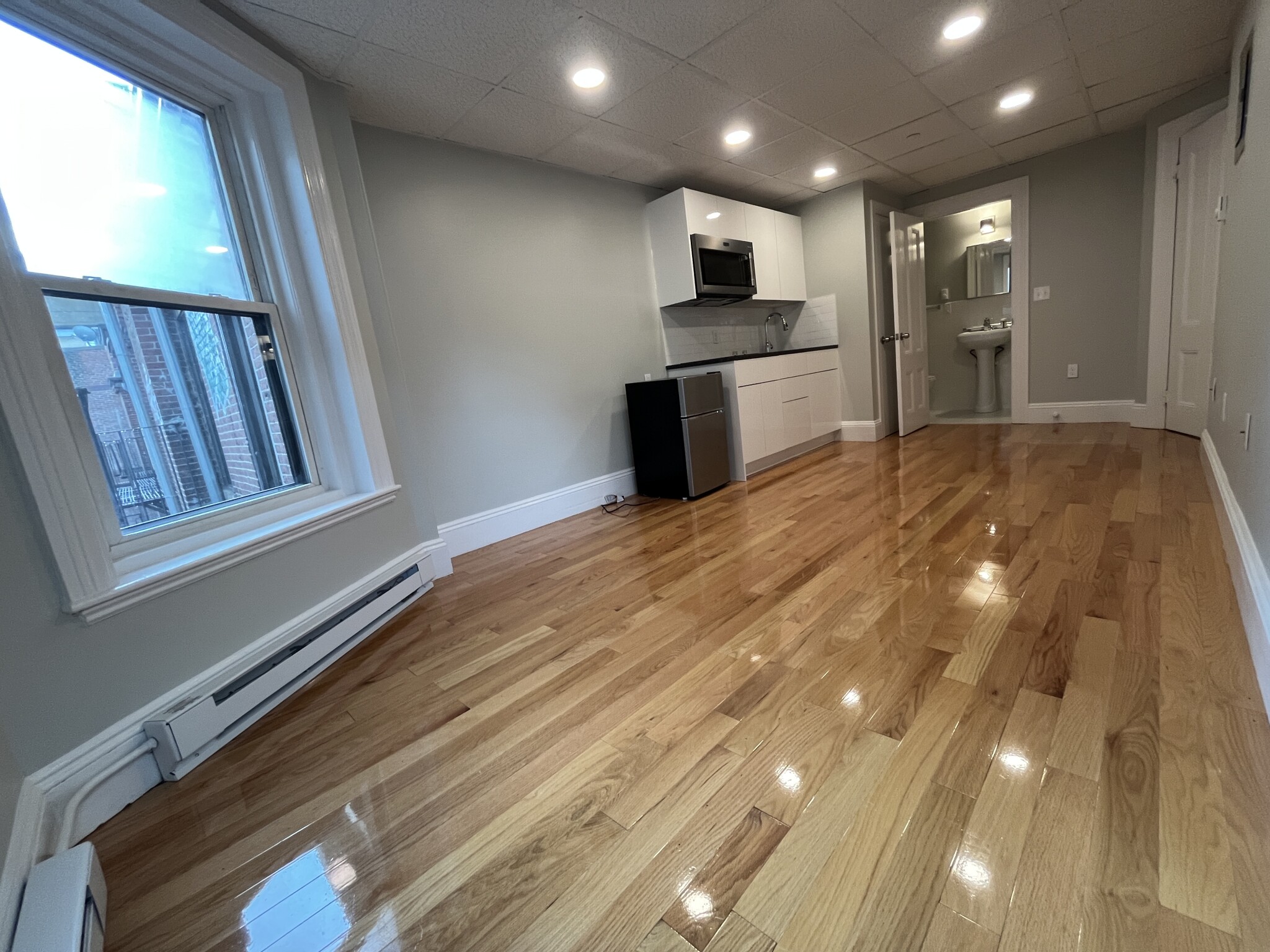 302 Newbury St, Back Bay