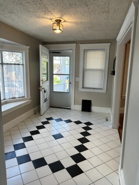 15 Golden Ave, Medford