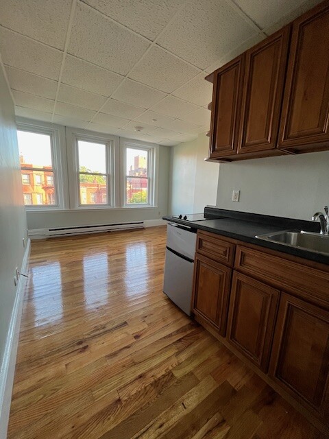 302 Newbury St, Back Bay