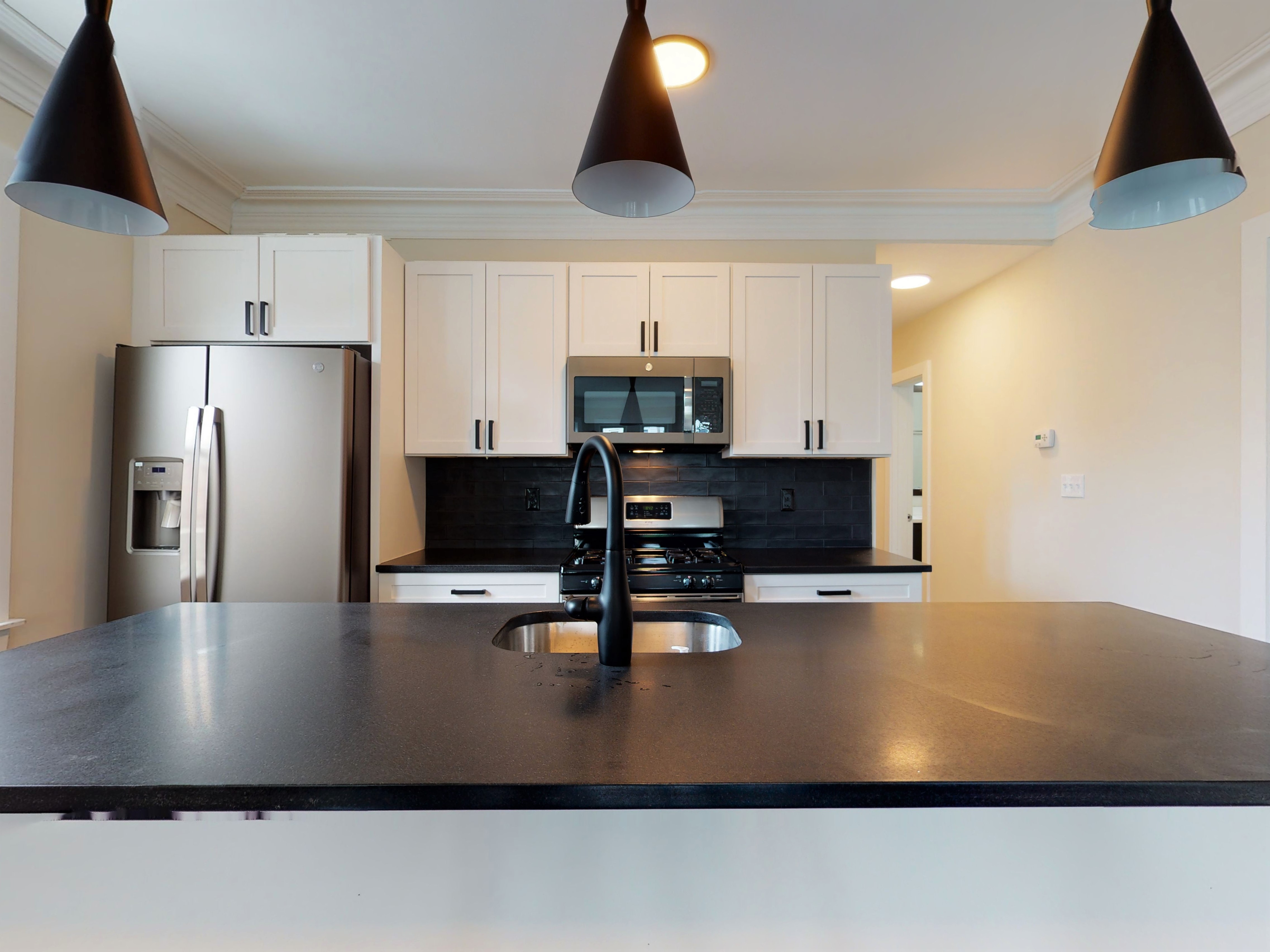 5 bed, 2 bath apartment for rent at 837 Parker St Unit 1, Mission Hill — photo 4 of 16