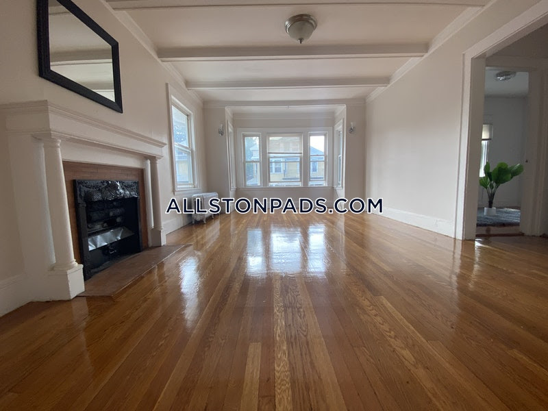 6 bed, 2 bath apartment for rent at 17 Boulevard Ter Unit 2, Allston — photo 15 of 25