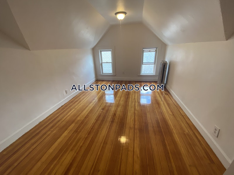 6 bed, 2 bath apartment for rent at 17 Boulevard Ter Unit 2, Allston — photo 20 of 25