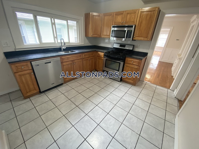 6 bed, 2 bath apartment for rent at 17 Boulevard Ter Unit 2, Allston — photo 21 of 25