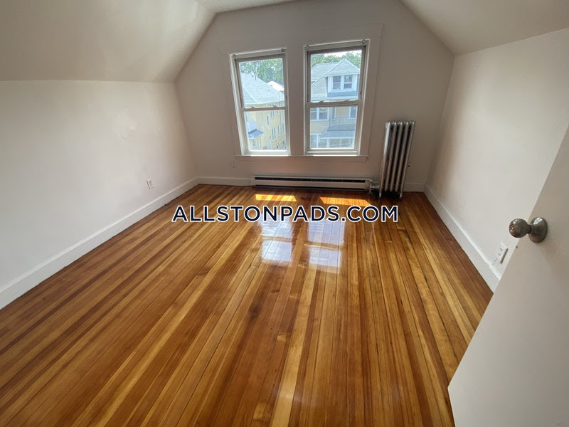 6 bed, 2 bath apartment for rent at 17 Boulevard Ter Unit 2, Allston — photo 22 of 25