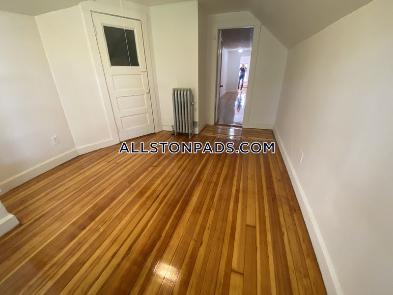 6 bed, 2 bath apartment for rent at 17 Boulevard Ter Unit 2, Allston — photo 23 of 25