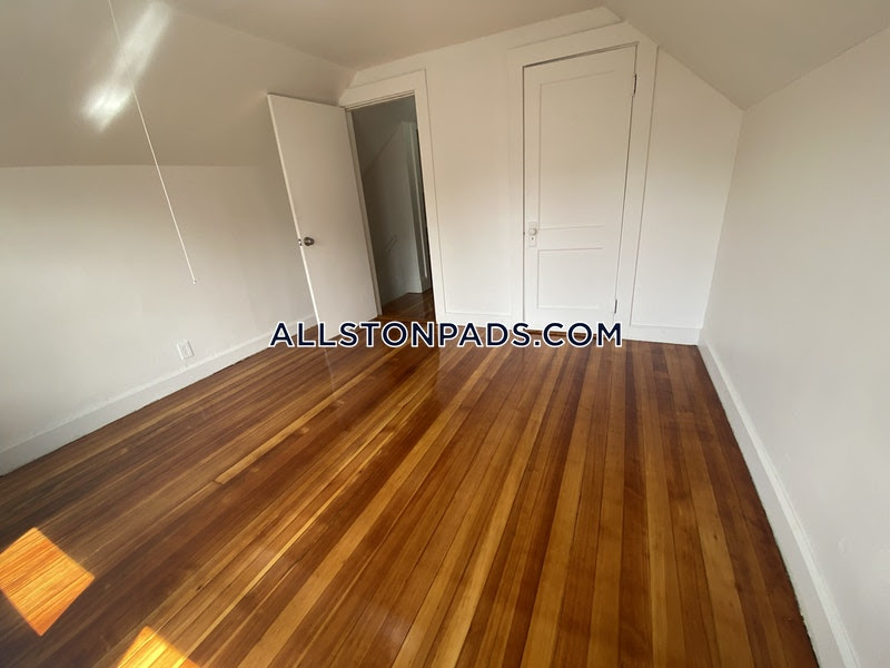 6 bed, 2 bath apartment for rent at 17 Boulevard Ter Unit 2, Allston — photo 24 of 25