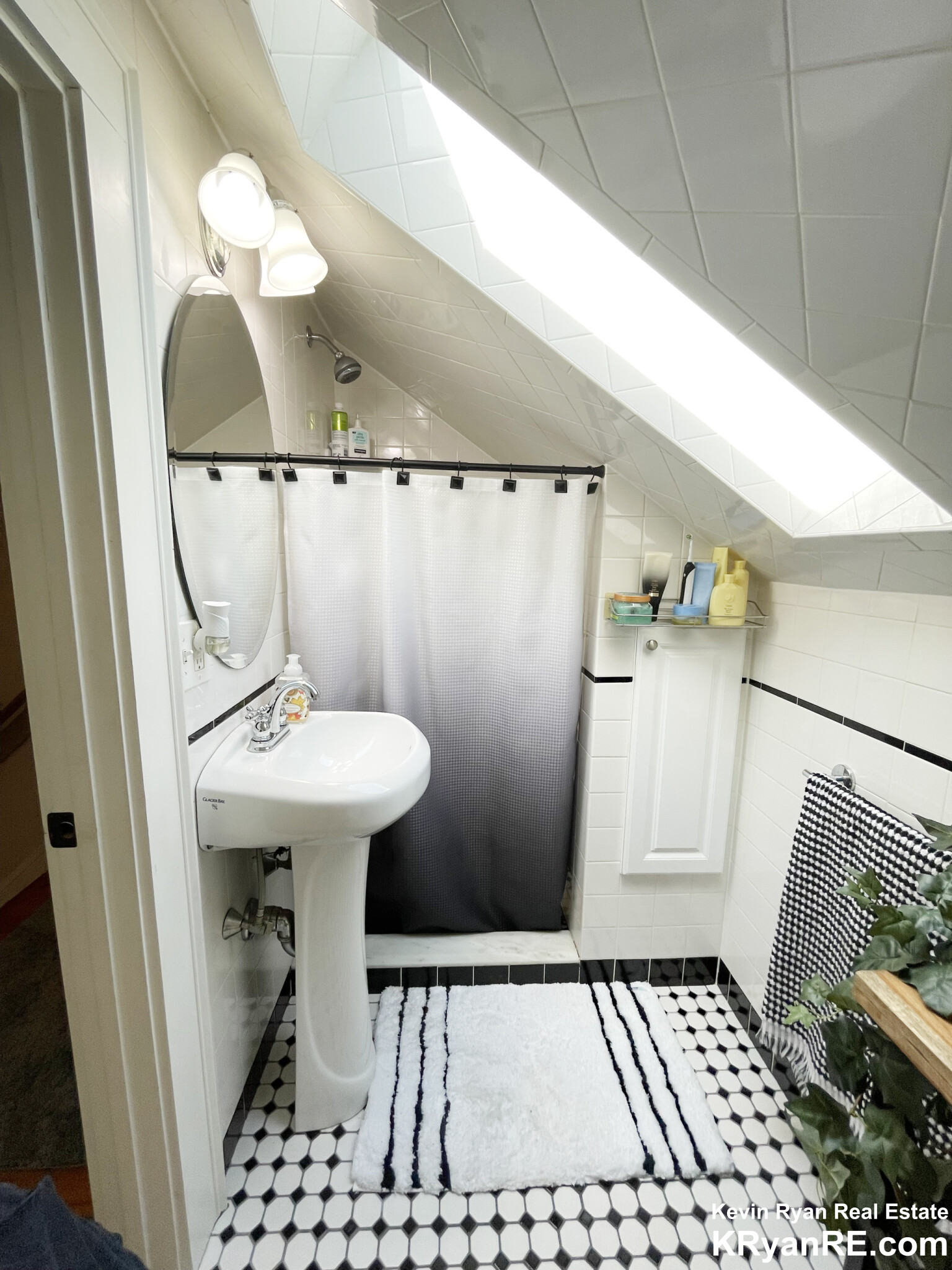 36 Middlesex Rd, Watertown