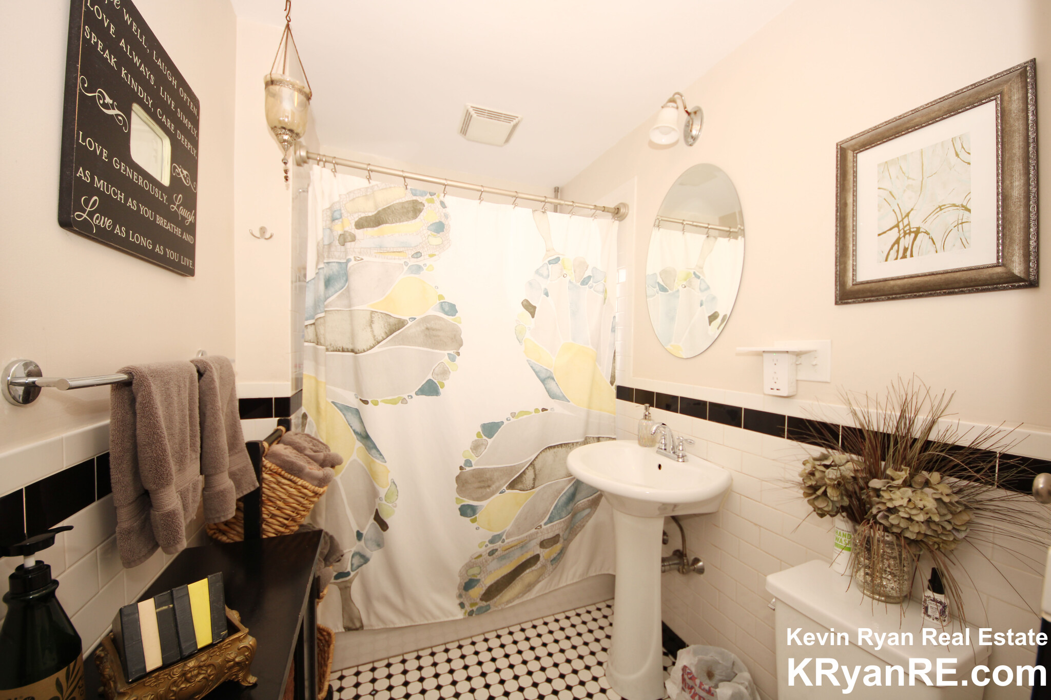 36 Middlesex Rd, Watertown