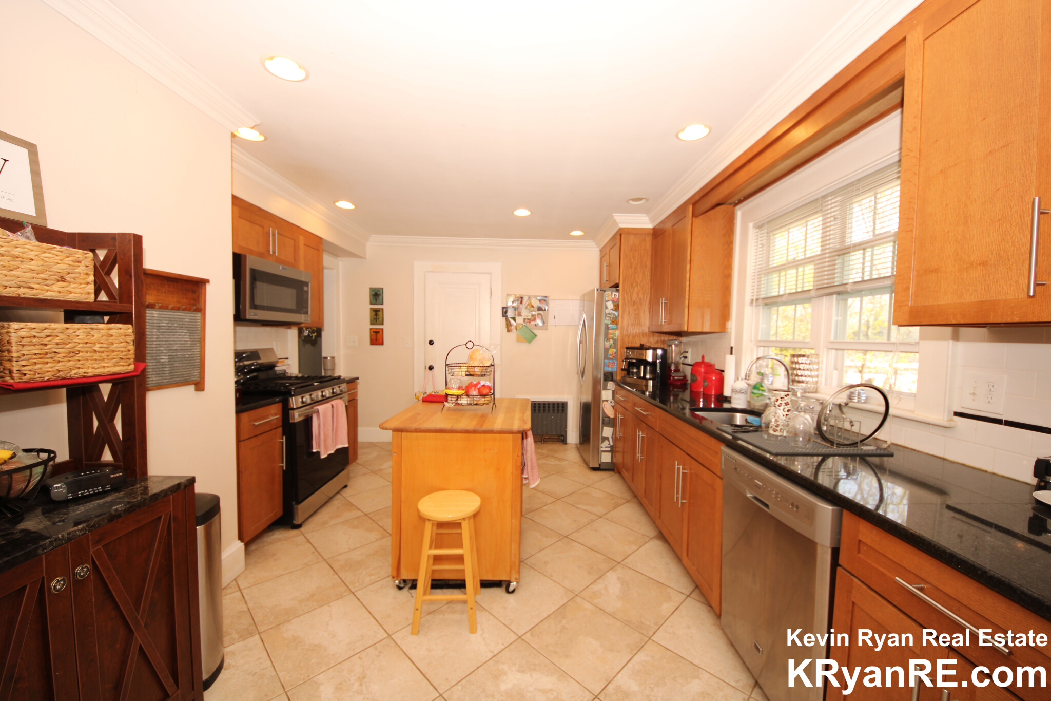 36 Middlesex Rd, Watertown