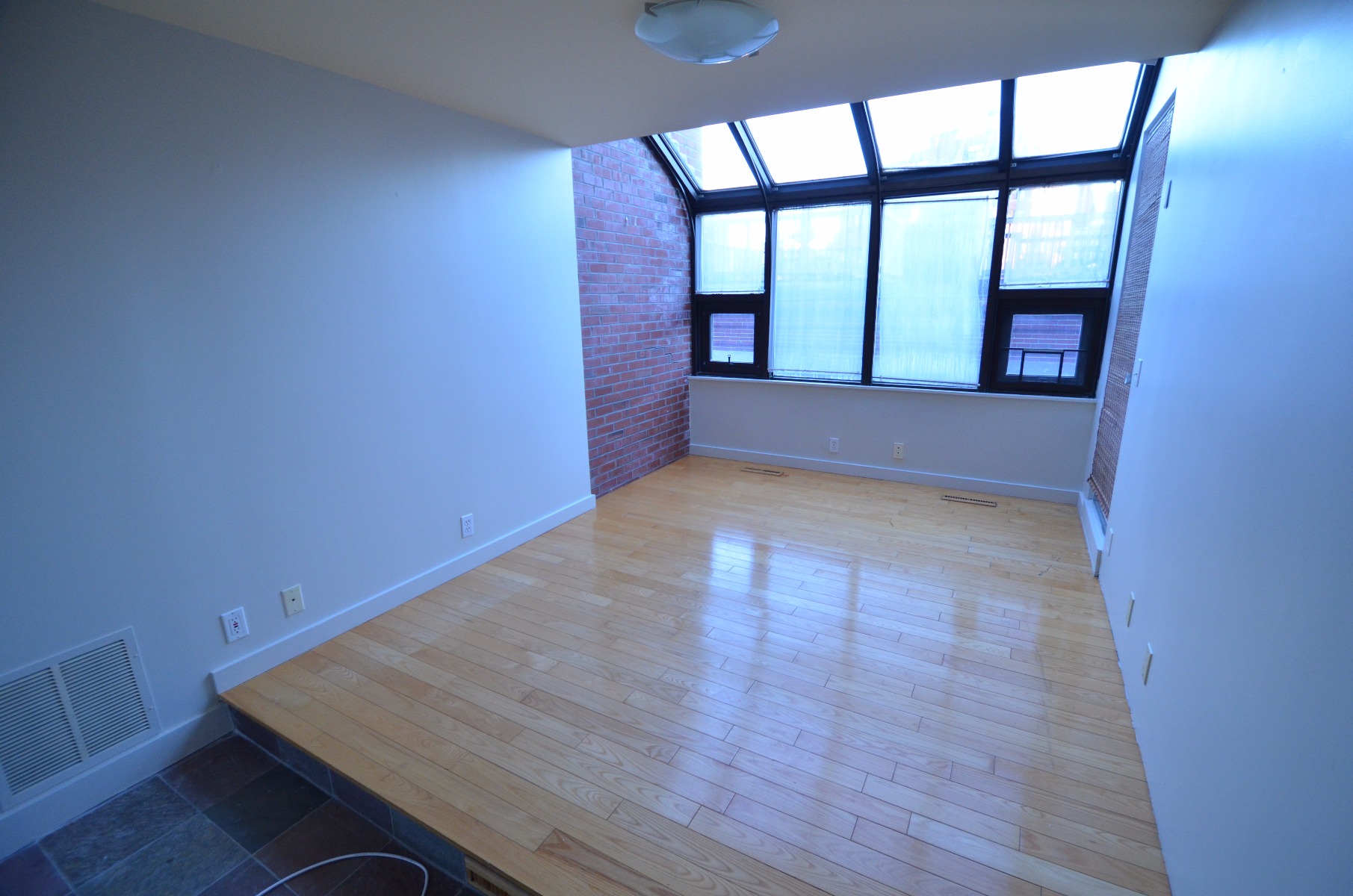 376 Commercial St, North End