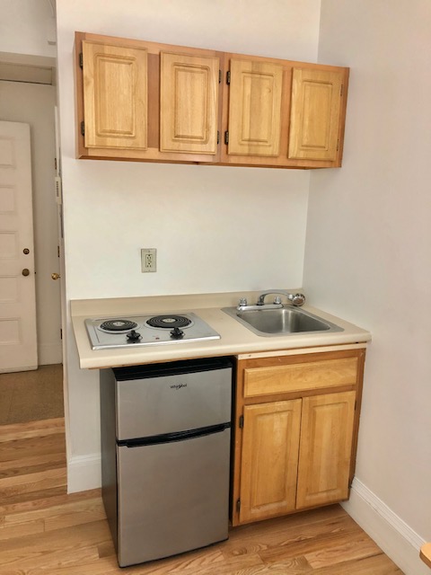 1061 Beacon St, Longwood