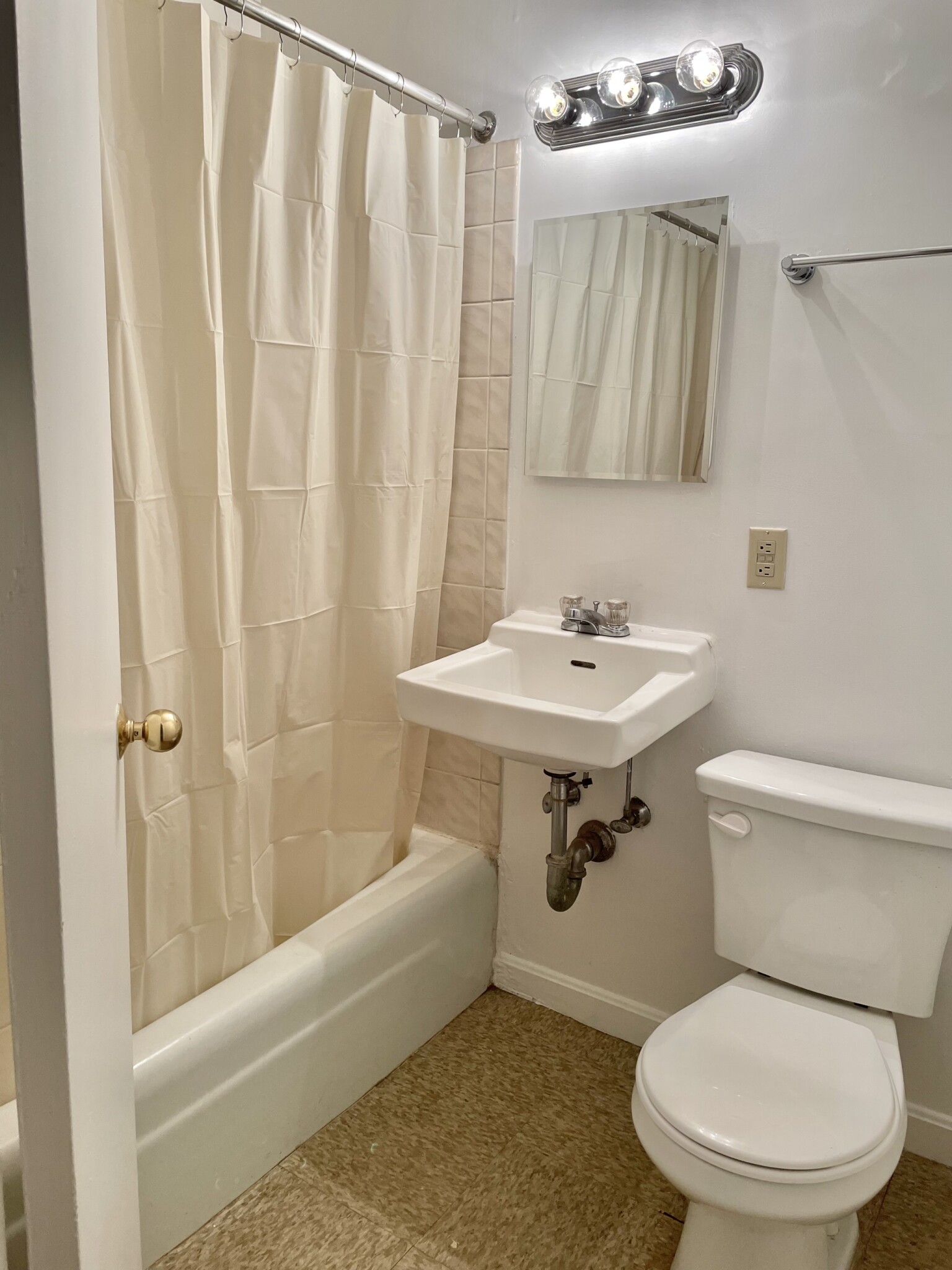 1077 Beacon St, Coolidge Corner