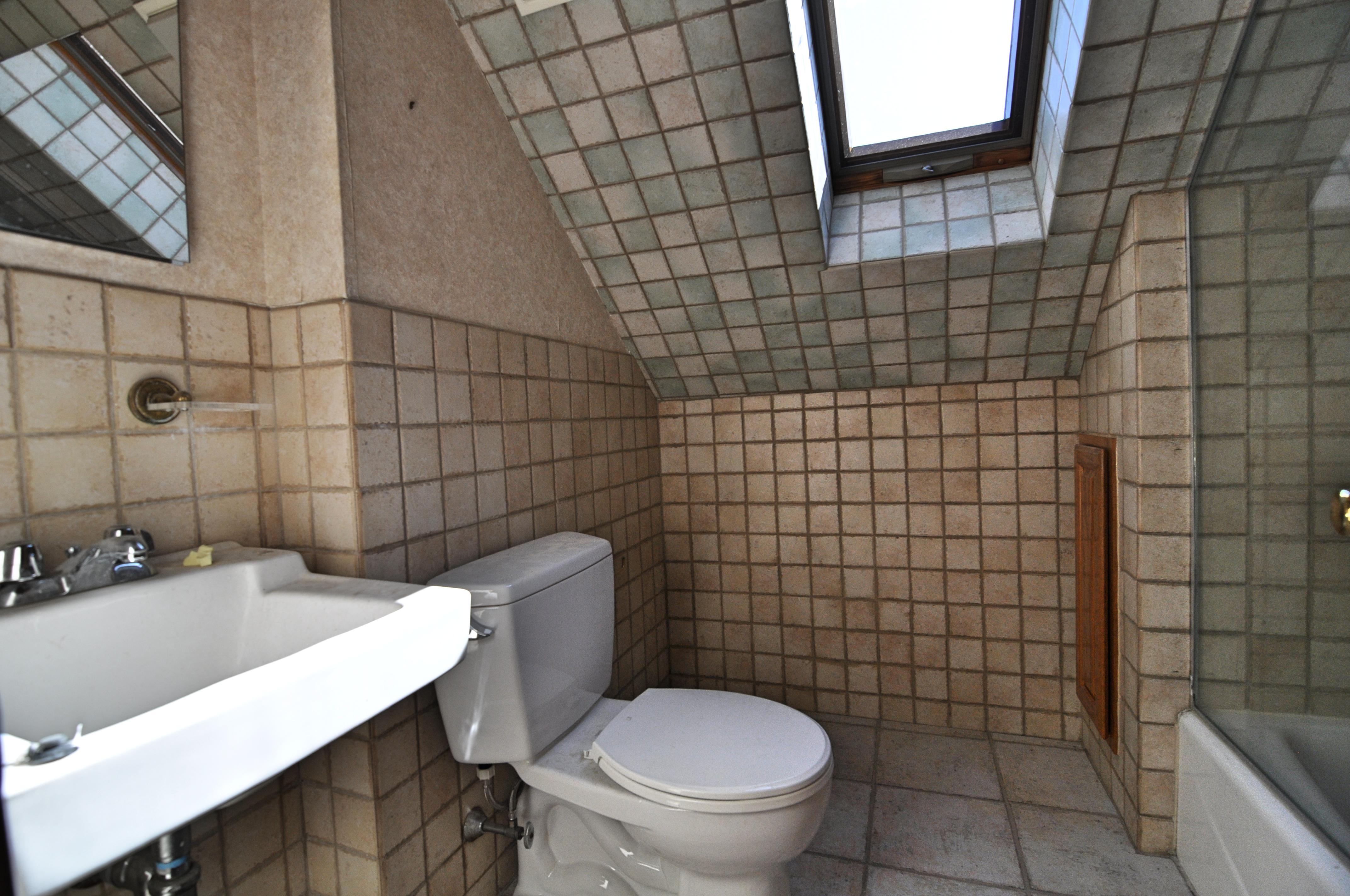 5 bed, 2 bath apartment for rent at 204 Calumet St Unit 2, Mission Hill — photo 14 of 26