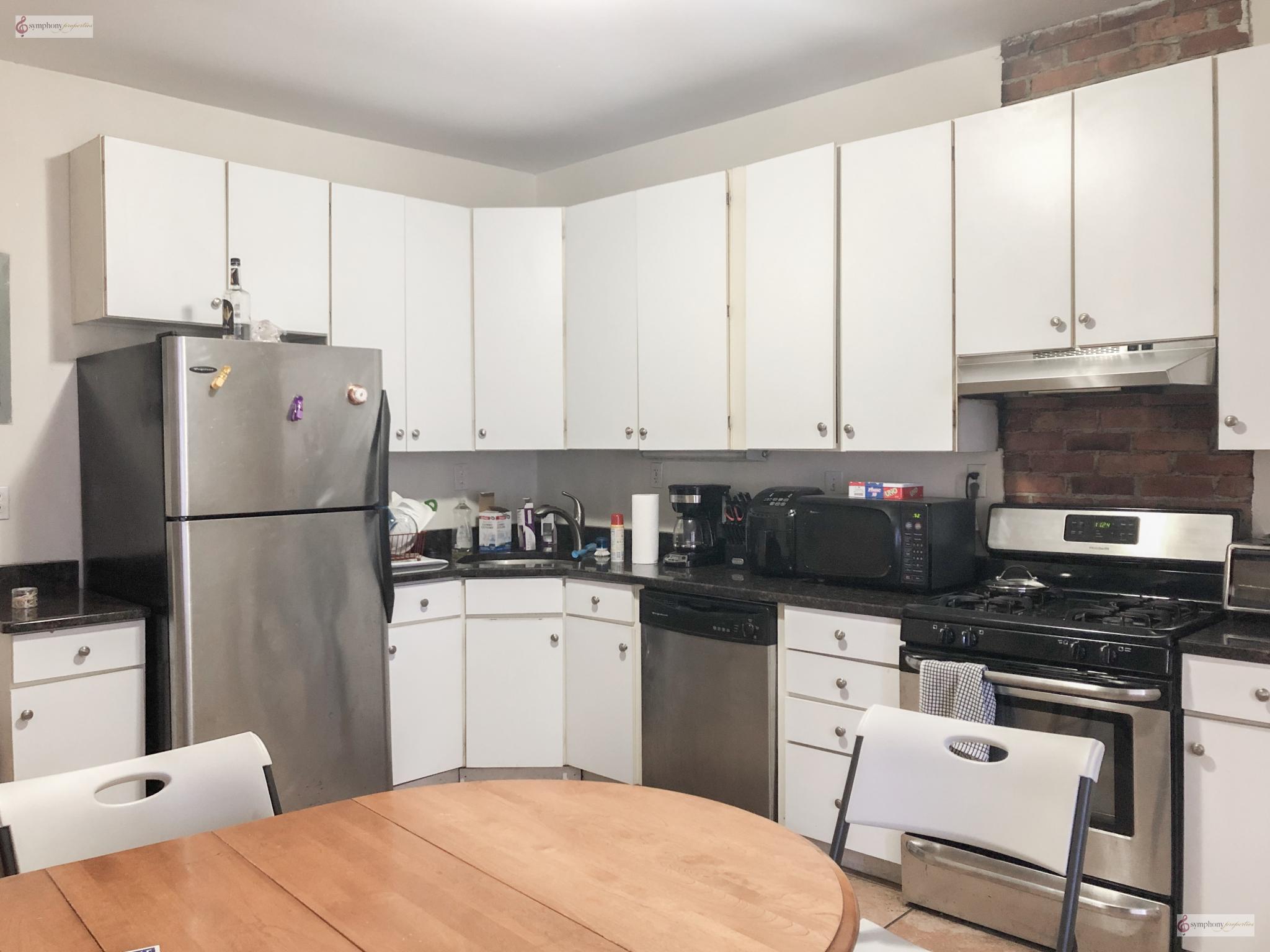 4 bed, 1 bath apartment for rent at 71 Pontiac St Unit 1, Mission Hill