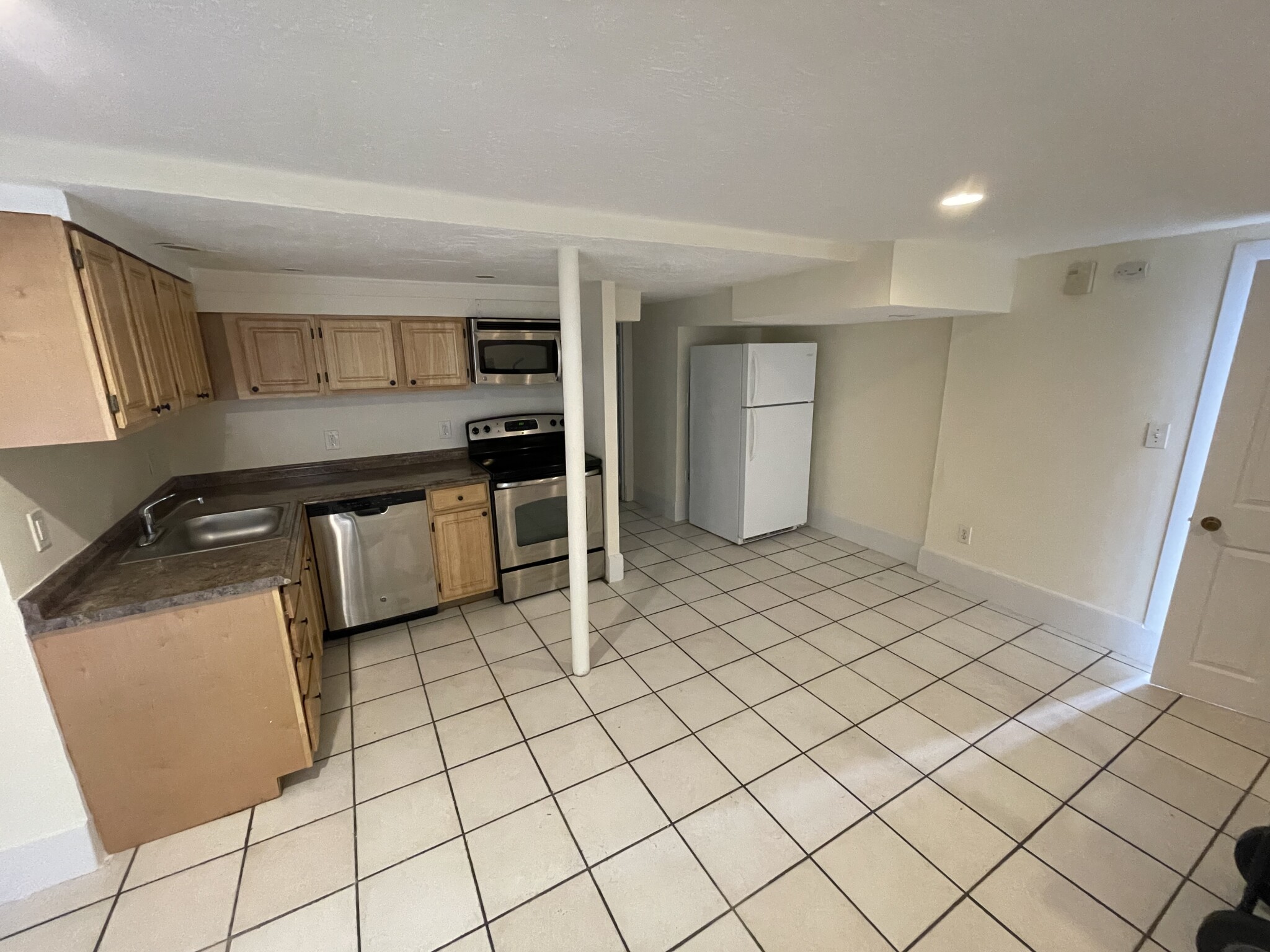 2 bed, 1 bath apartment for rent at 136 Chiswick Rd Unit B, Brighton — photo 3 of 7