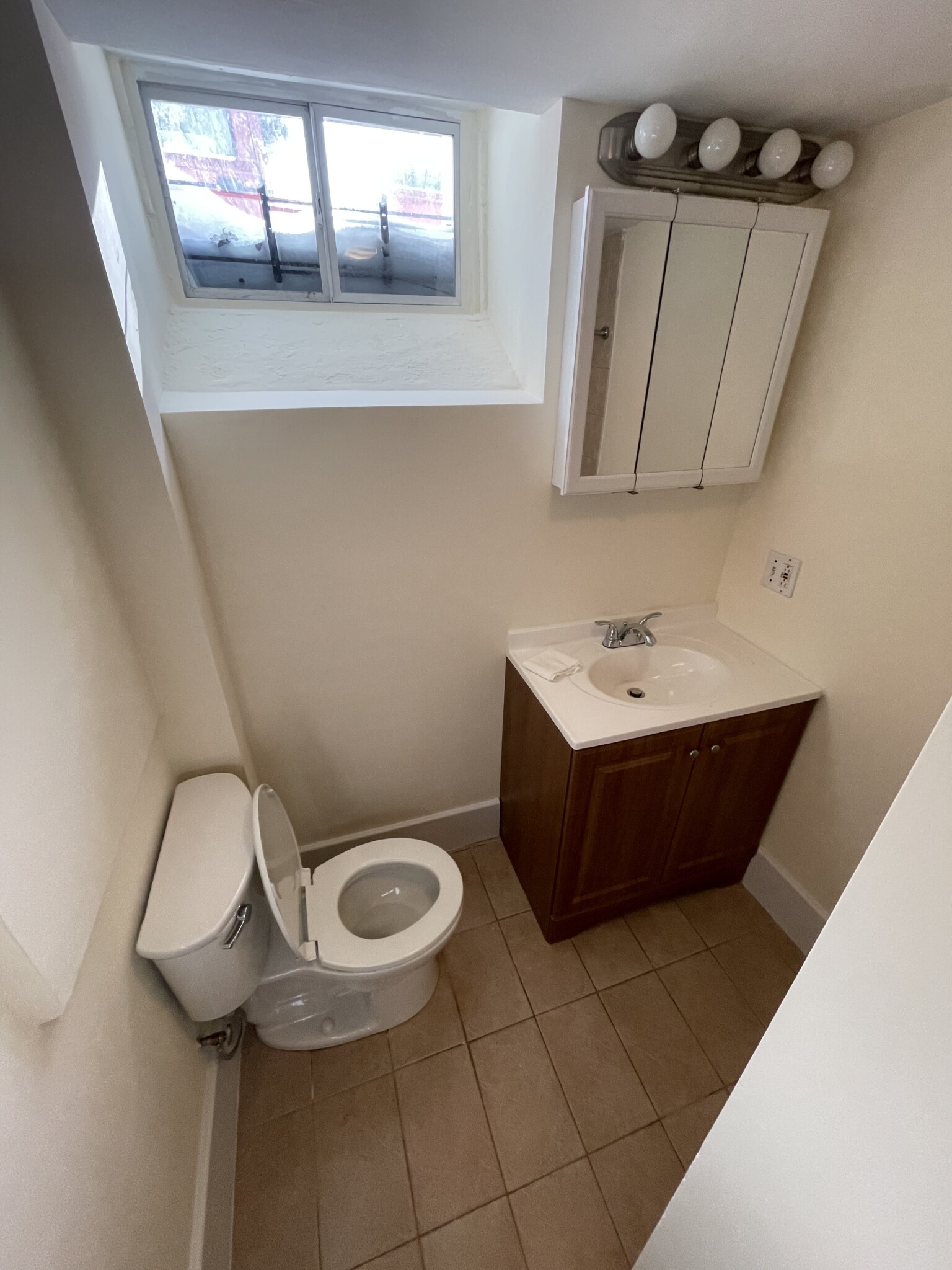2 bed, 1 bath apartment for rent at 136 Chiswick Rd Unit B, Brighton — photo 4 of 7