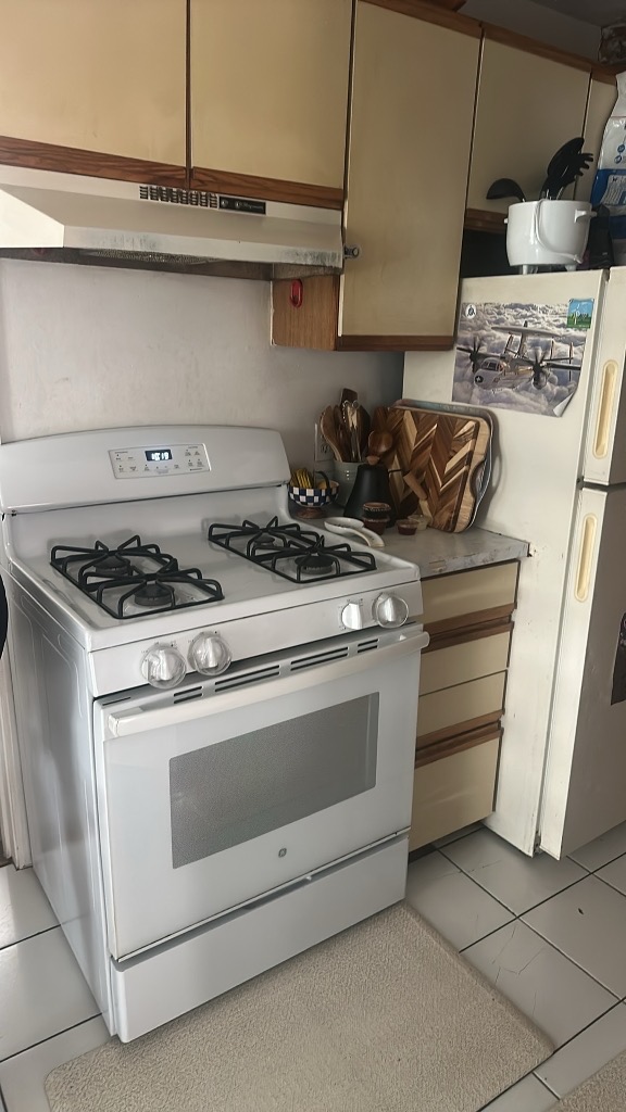 Photos of apartment on Commonwealth Ct.,Boston MA 02135