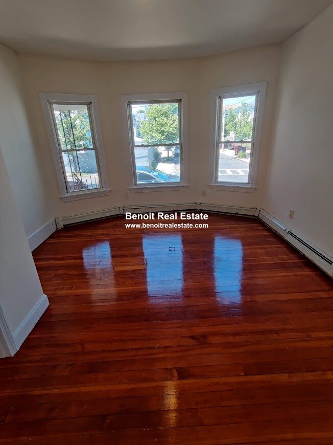 141 Cottage St, Everett