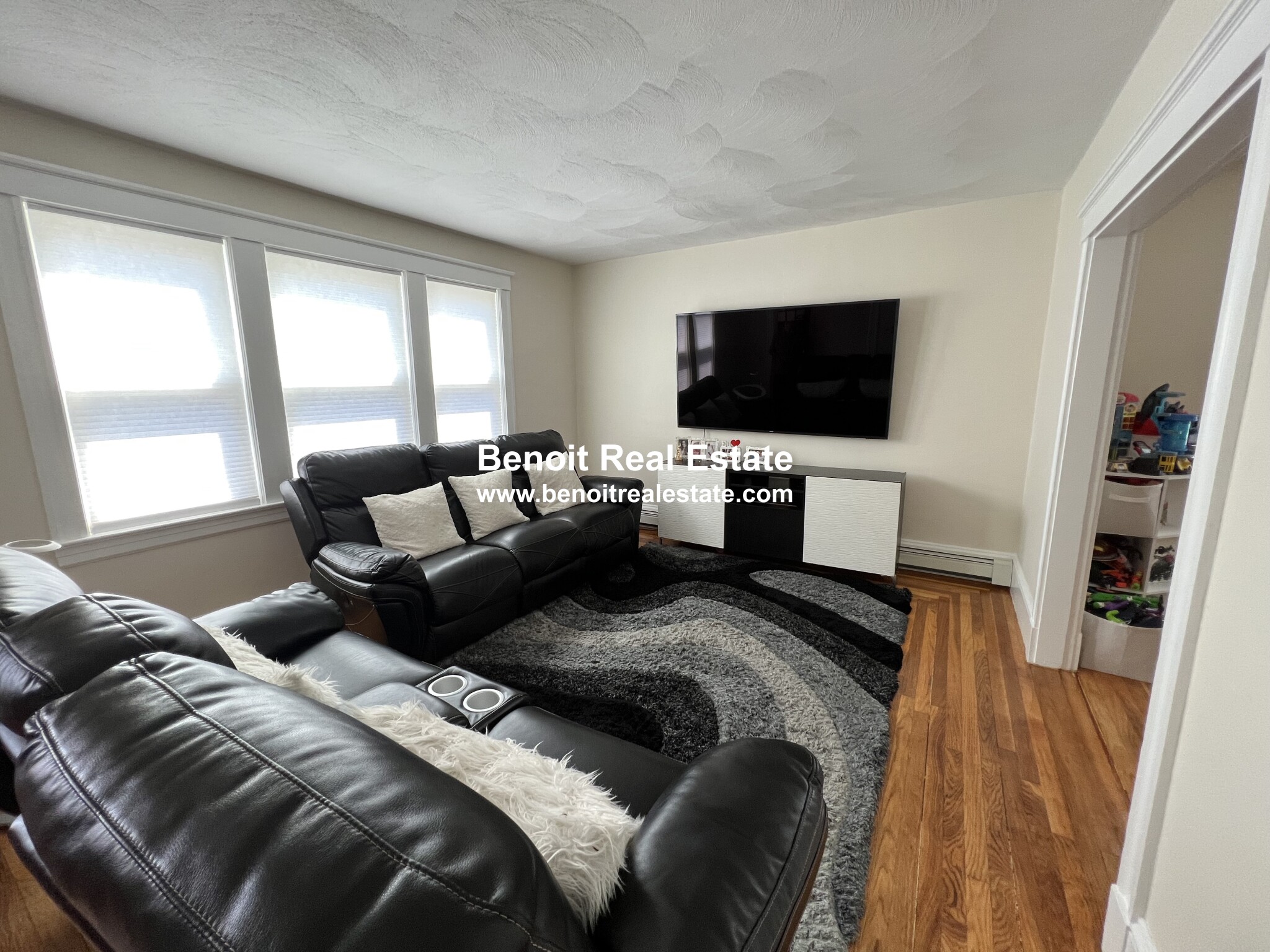 60 Davis Rd, Belmont Center