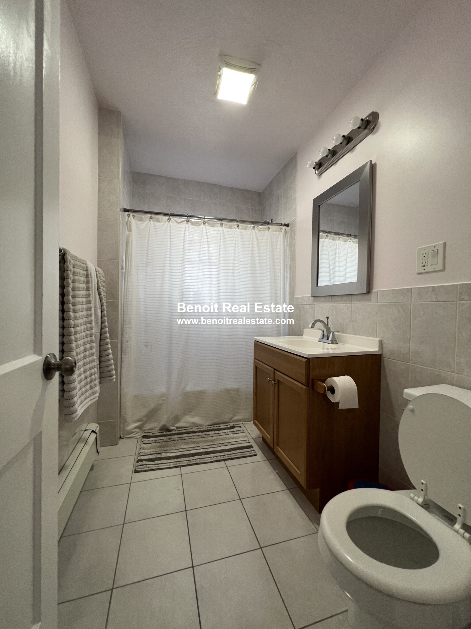 60 Davis Rd, Belmont Center