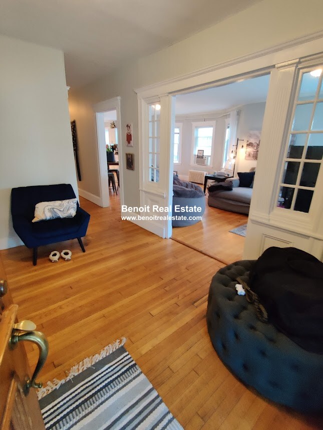 236 Huron Ave, Huron Village