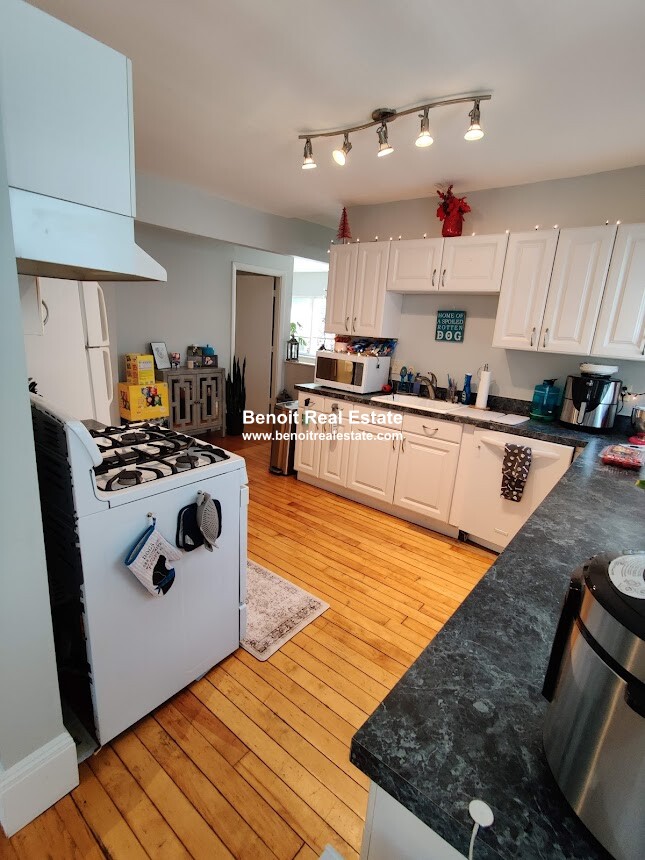 236 Huron Ave, Huron Village