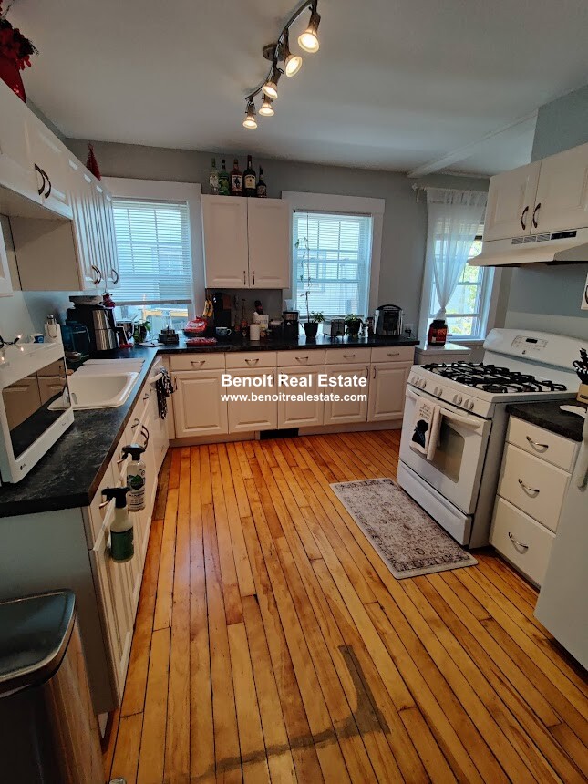 236 Huron Ave, Huron Village