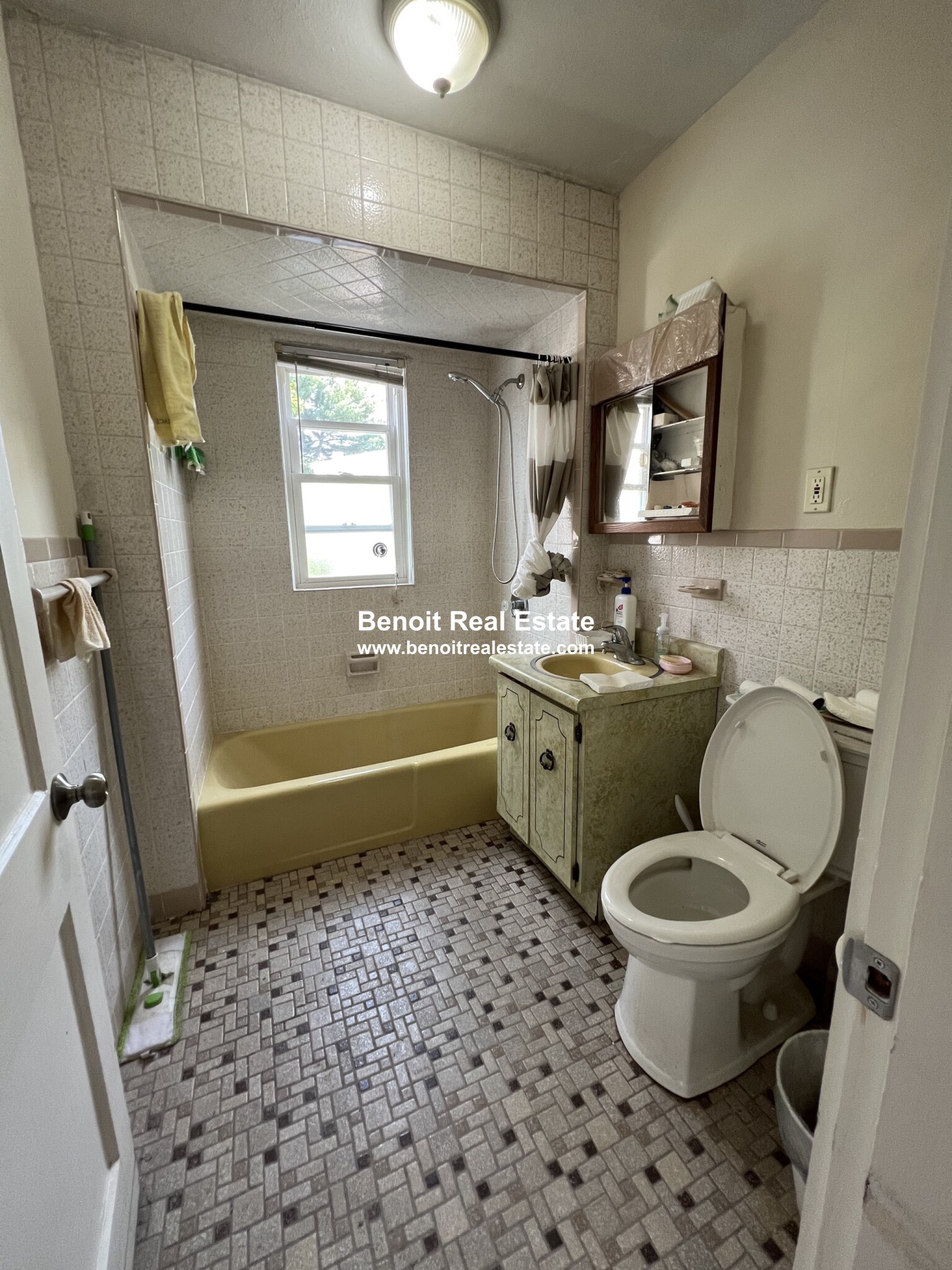 9 Colby St, Belmont Center