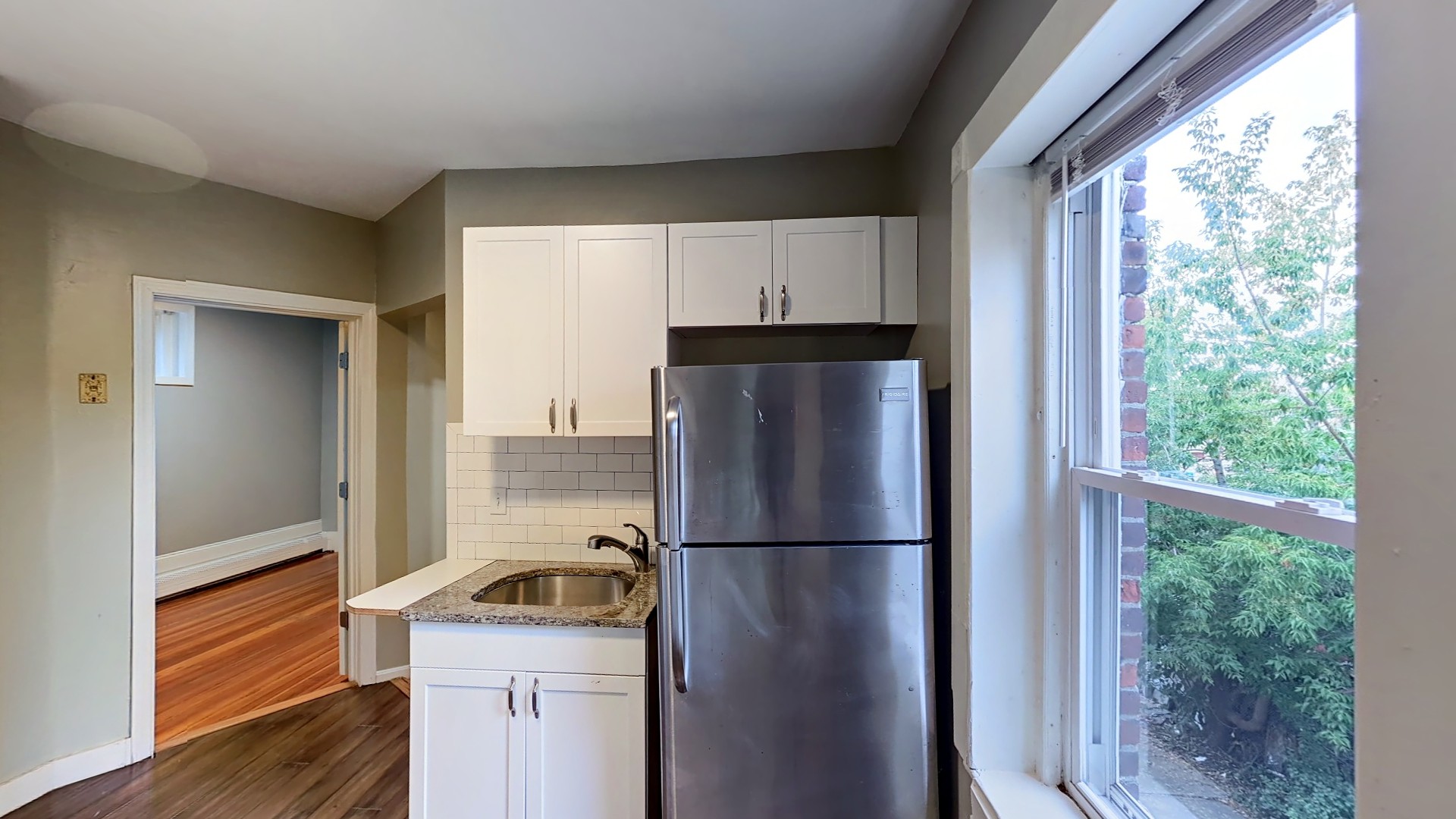 3 bed, 1 bath apartment for rent at 4 Weld Ave Unit 2, Roxbury — photo 2 of 14