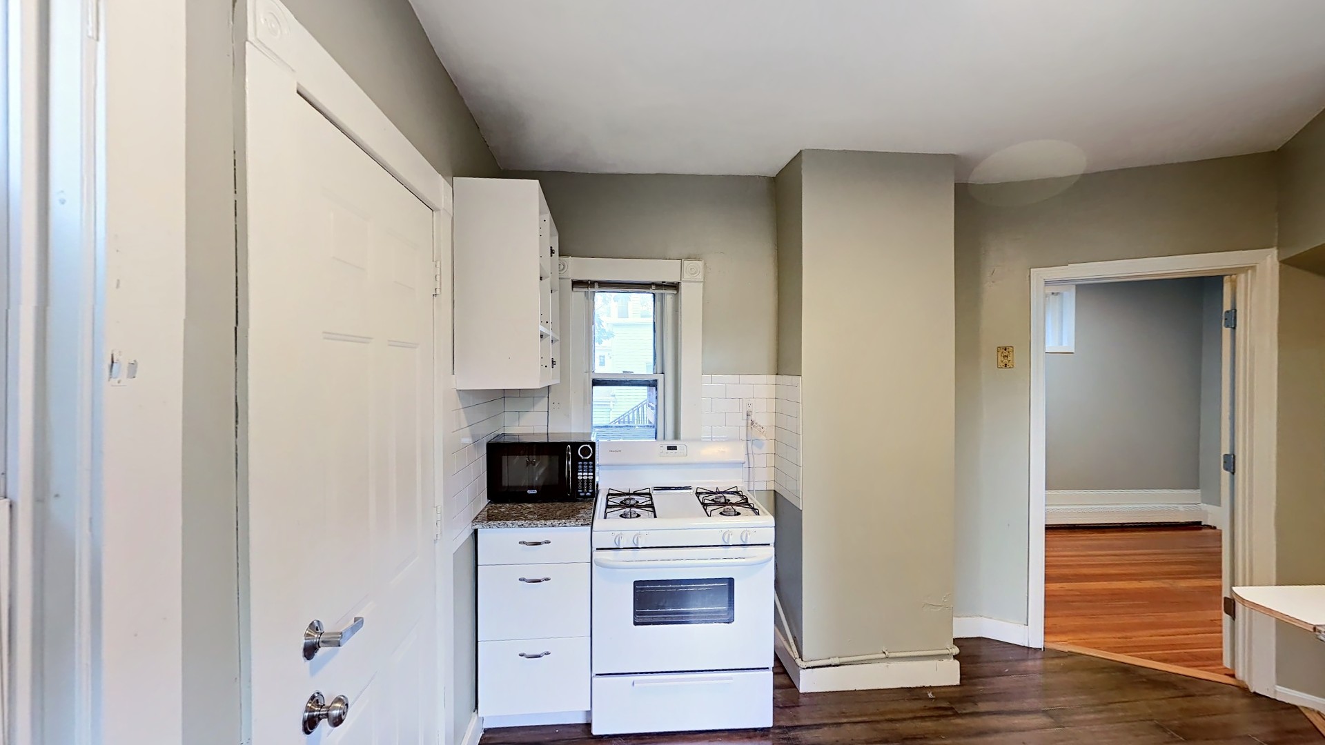 3 bed, 1 bath apartment for rent at 4 Weld Ave Unit 2, Roxbury — photo 1 of 14