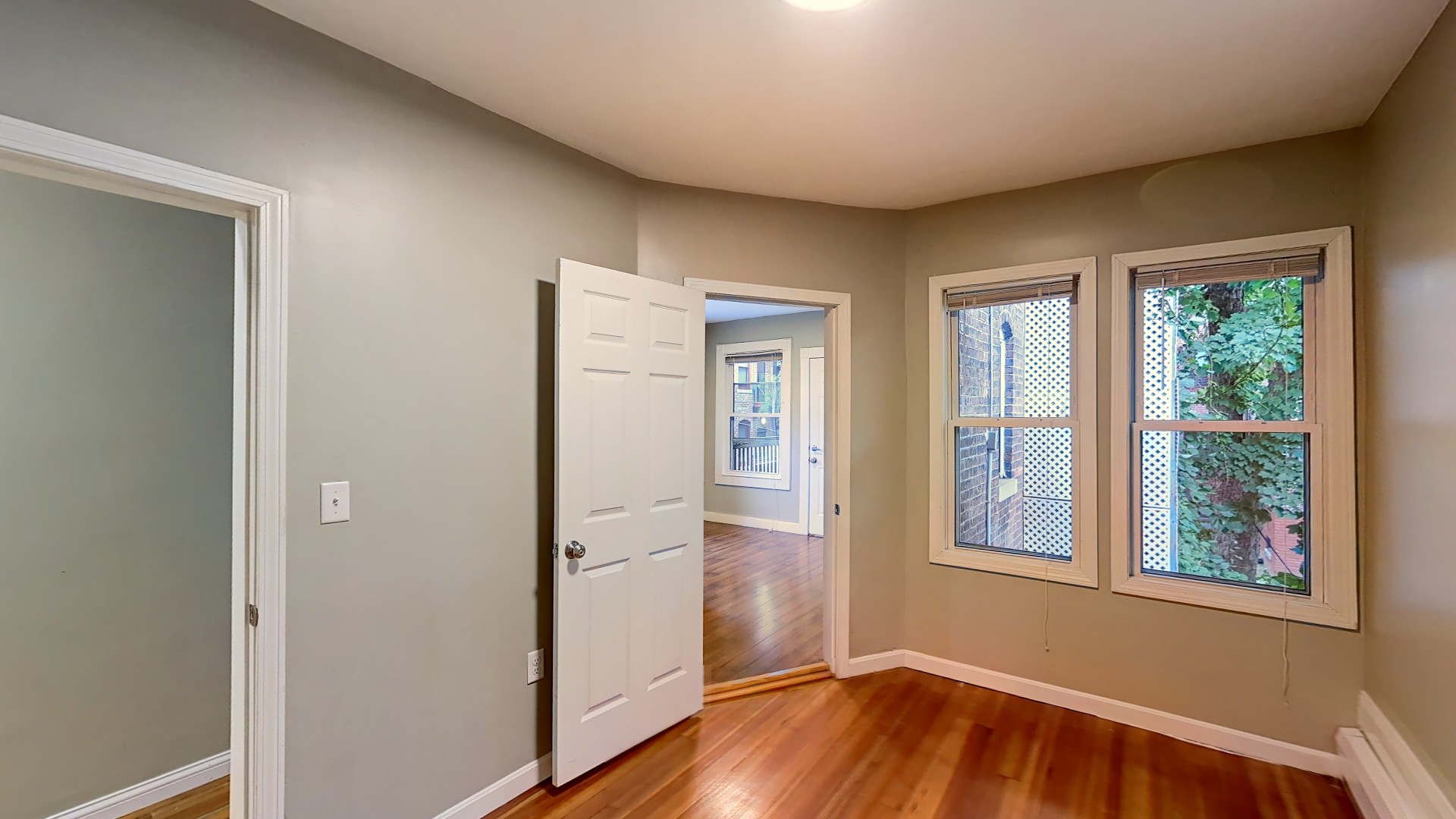 3 bed, 1 bath apartment for rent at 4 Weld Ave Unit 2, Roxbury — photo 4 of 14