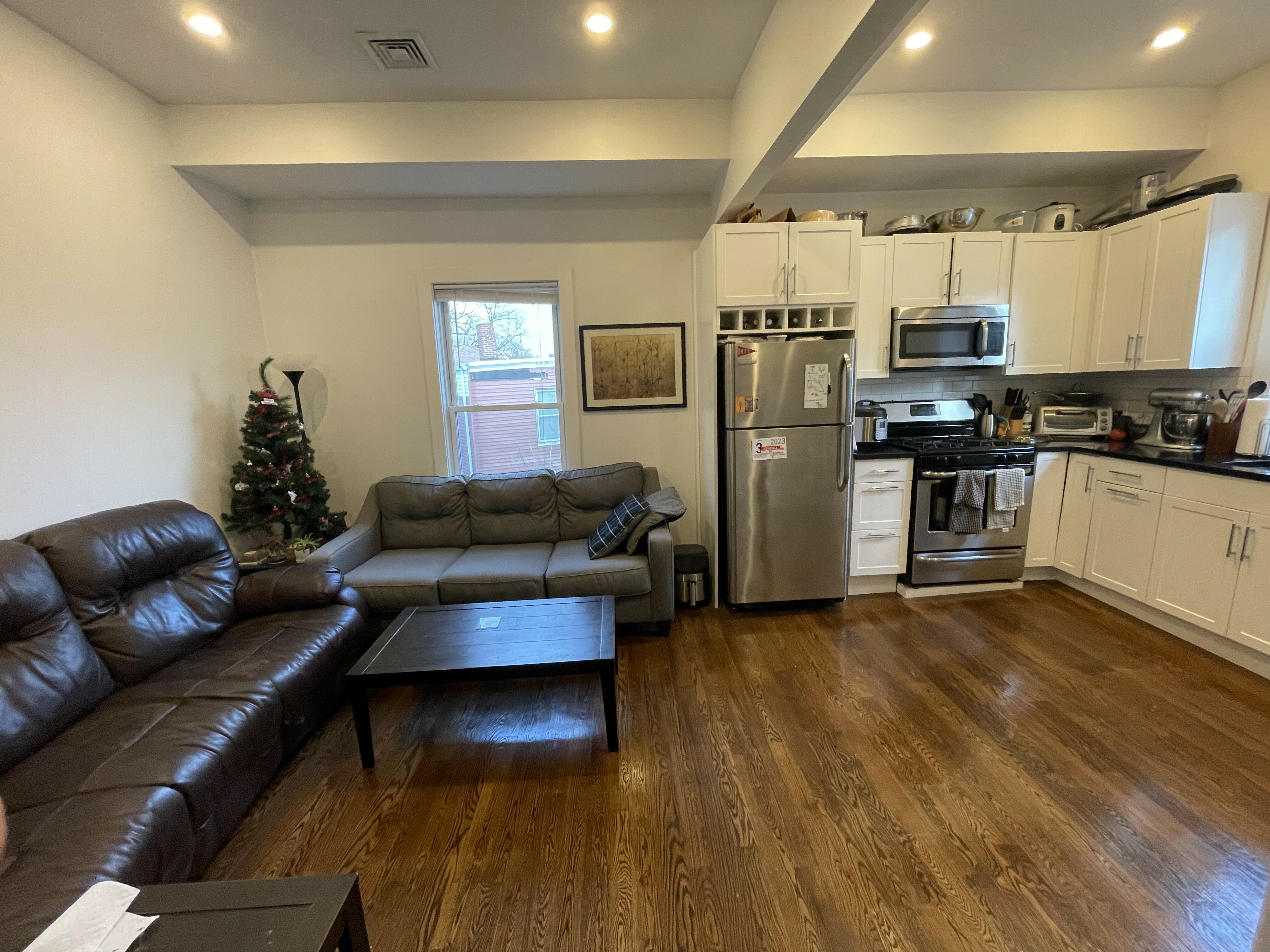 376 Cambridge St, East Cambridge