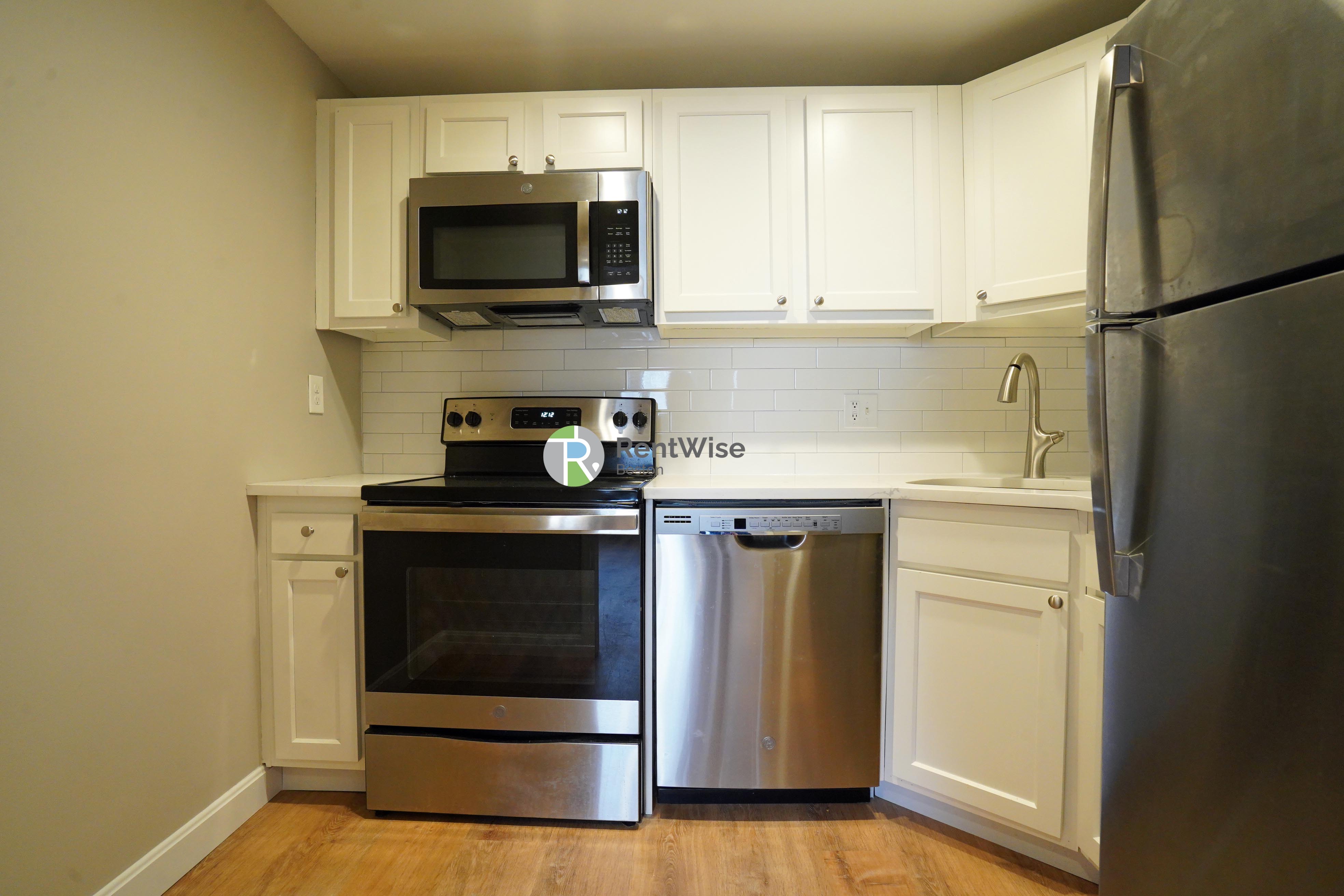 77 Mason Ter, Coolidge Corner