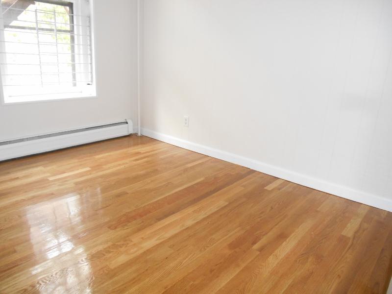 1055 Beacon St, Longwood